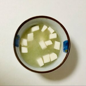 豆腐と玉ねぎと薄あげの味噌汁